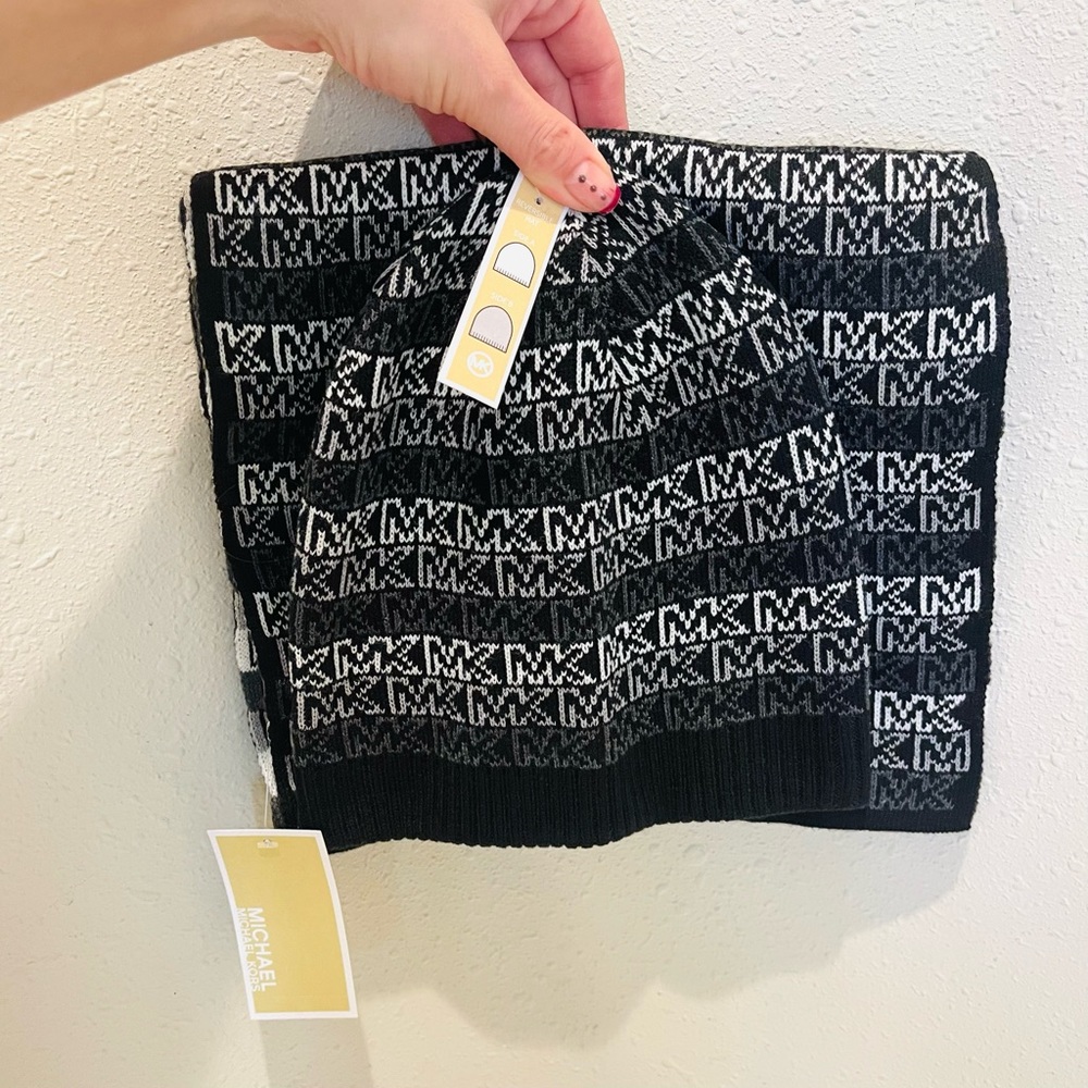 Michael Kors Monogram Knit 2 Piece Set Gift Scarf& Reversible Beanie OS NWT